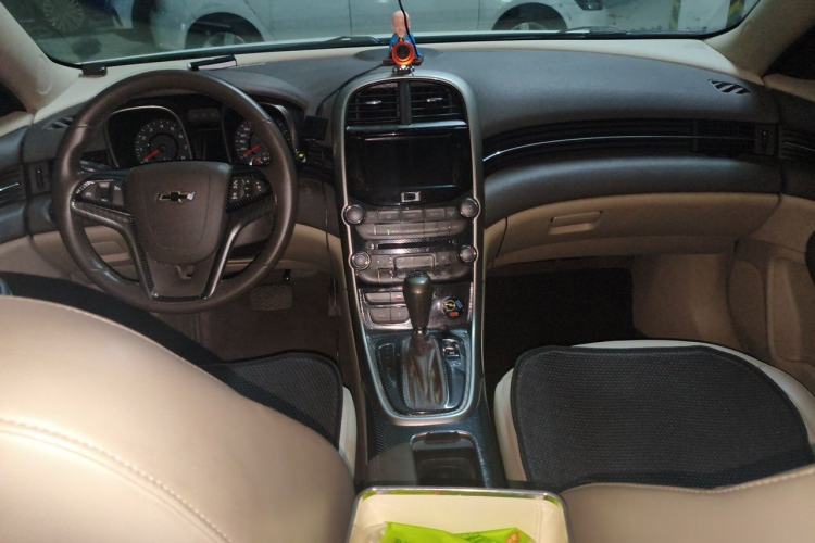 Used Chevrolet Malibu 2014 2.0L Automatic Luxury Edition Center Console