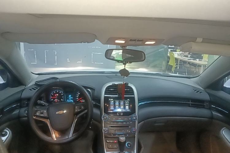Used Chevrolet Malibu 2014 2.0L Automatic Luxury Edition Center Console