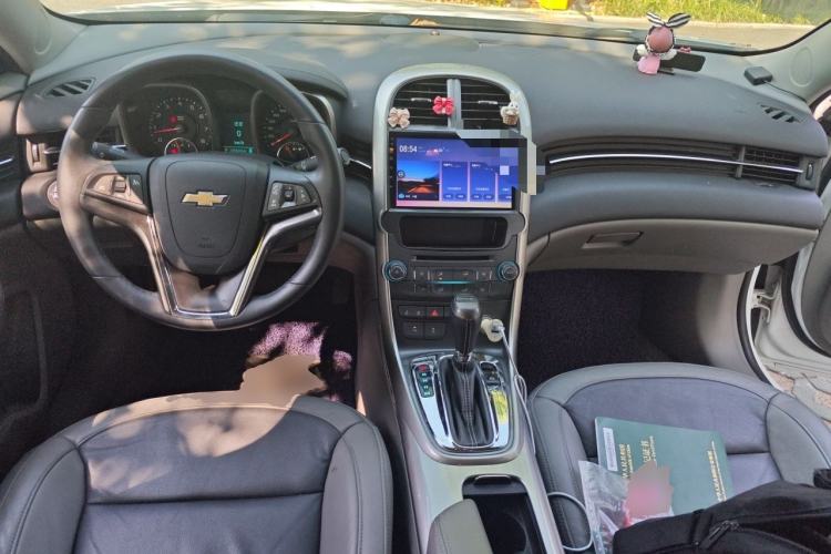 Used Chevrolet Malibu 2014 2.0L Automatic Luxury Edition Center Console
