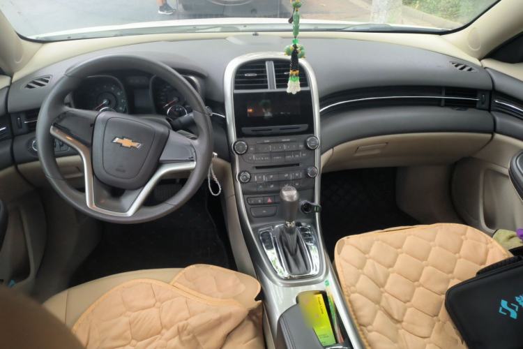 Used Chevrolet Malibu 2014 2.0L Automatic Comfort Edition Center Console