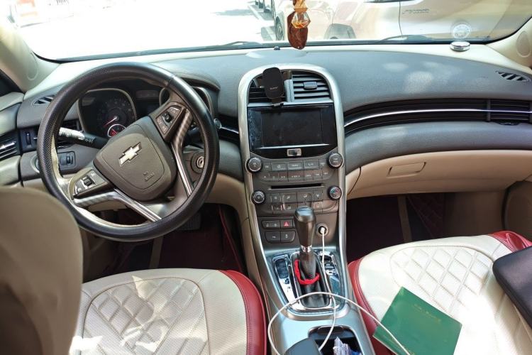 Used Chevrolet Malibu 2014 2.0L Automatic Luxury Edition Center Console