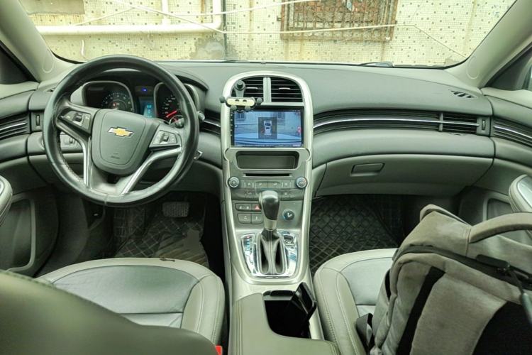 Used Chevrolet Malibu 2014 2.0L Automatic Luxury Edition Center Console