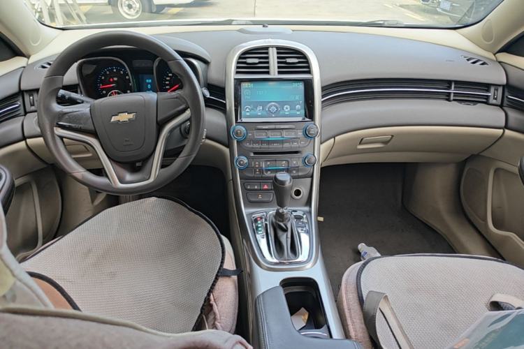 Used Chevrolet Malibu 2014 2.0L Automatic Comfort Edition Center Console