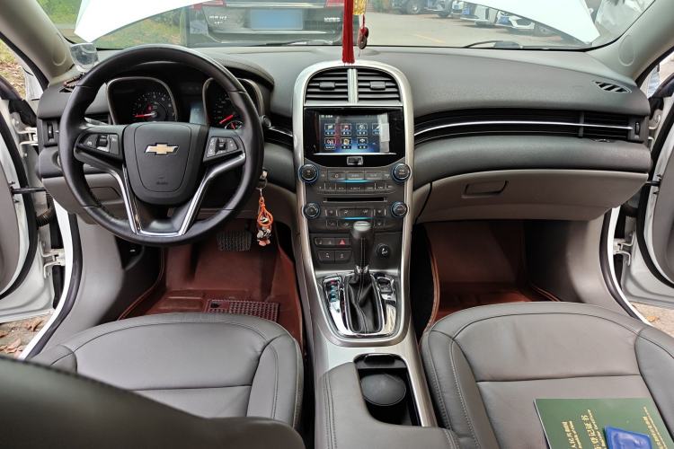 Used Chevrolet Malibu 2014 2.0L Automatic Luxury Edition Center Console