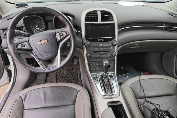 Used Chevrolet Malibu 2014 2.0L Automatic Luxury Edition Center Console