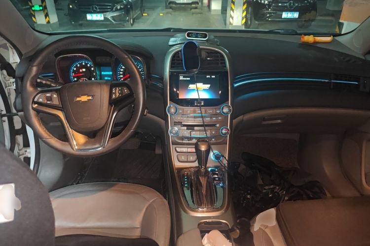 Used Chevrolet Malibu 2014 2.0L Automatic Luxury Edition Center Console