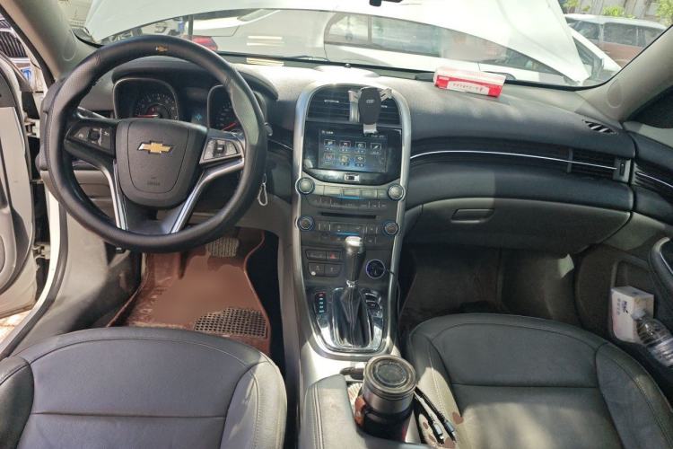 Used Chevrolet Malibu 2014 2.0L Automatic Luxury Edition Center Console