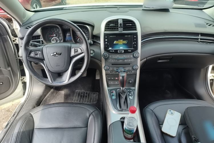 Used Chevrolet Malibu 2014 2.4L Automatic Flagship Edition Center Console
