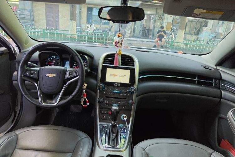 Used Chevrolet Malibu 2014 2.0L Automatic Luxury Edition Center Console