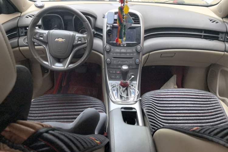 Used Chevrolet Malibu 2014 2.0L Automatic Comfort Edition Center Console