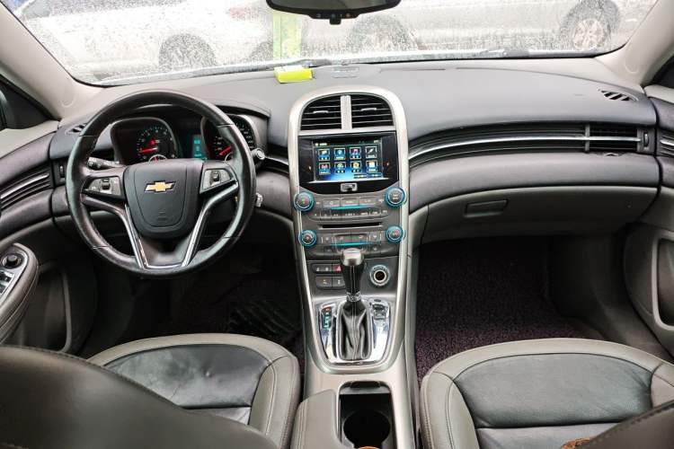 Used Chevrolet Malibu 2014 2.4L Automatic Luxury Edition Center Console