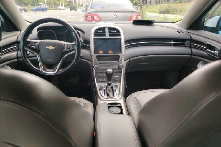 Used Chevrolet Malibu 2014 2.0L Automatic Luxury Edition Center Console