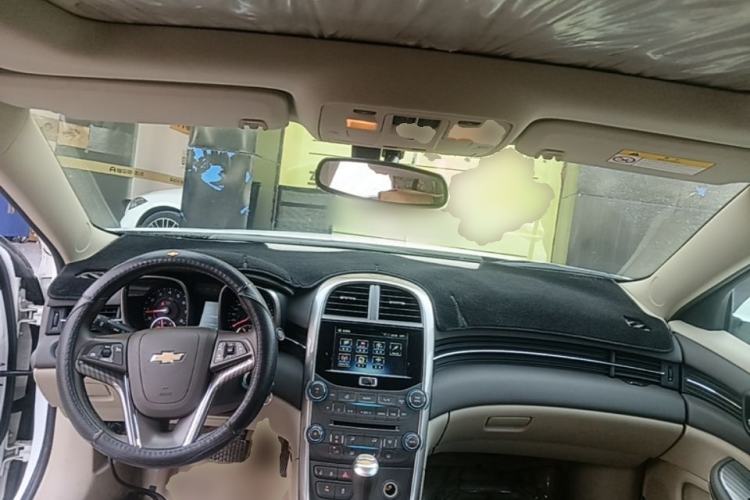 Used Chevrolet Malibu 2014 2.0L Automatic Luxury Edition Center Console