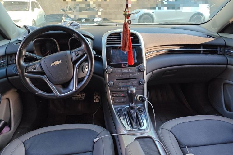 Used Chevrolet Malibu 2014 2.0L Automatic Luxury Edition Center Console