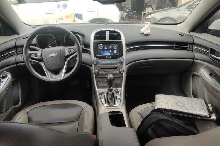 Used Chevrolet Malibu 2014 2.0L Automatic Luxury Edition Center Console