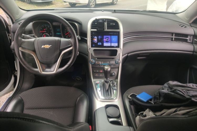 Used Chevrolet Malibu 2014 1.6T Automatic Comfort Edition Center Console