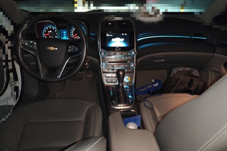 Used Chevrolet Malibu 2014 2.0L Automatic Luxury Edition Center Console