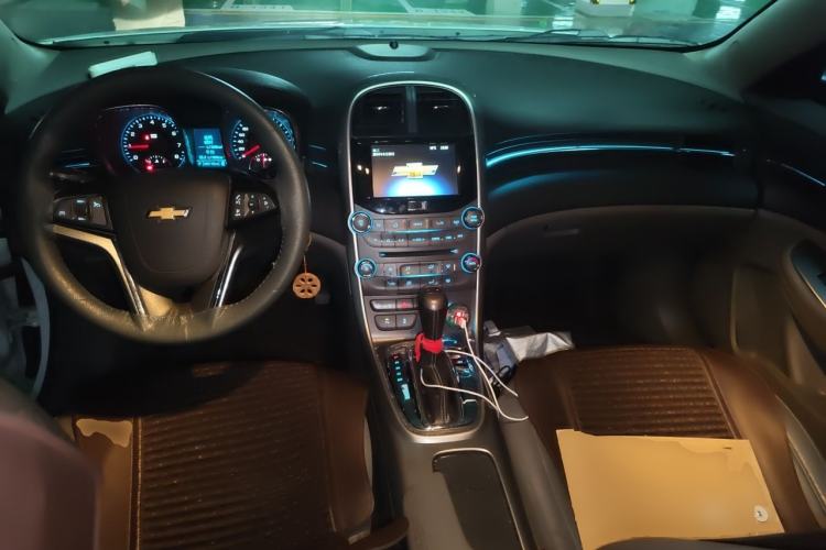 Used Chevrolet Malibu 2014 2.0L Automatic Comfort Edition Center Console