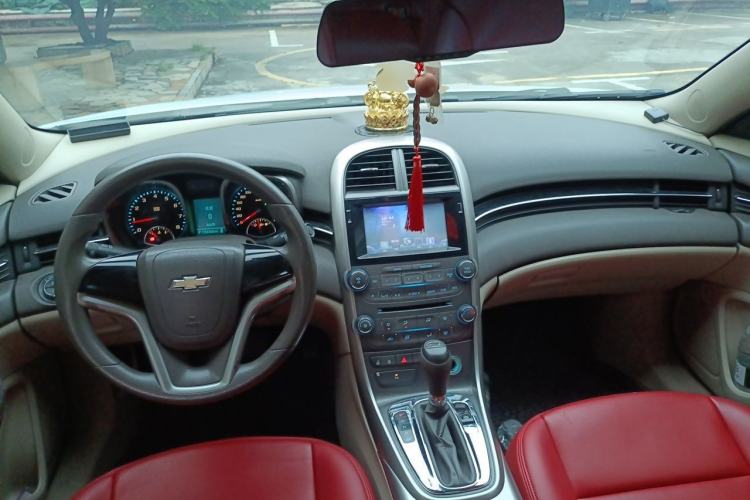 Used Chevrolet Malibu 2014 2.0L Automatic Comfort Edition Center Console