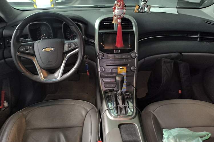 Used Chevrolet Malibu 2014 2.0L Automatic Luxury Edition Center Console