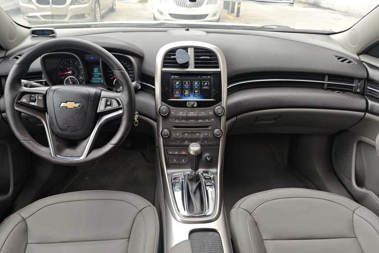 Used Chevrolet Malibu 2014 2.0L Automatic Luxury Edition Center Console