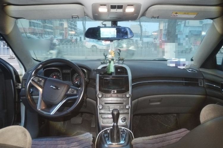 Used Chevrolet Malibu 2014 2.0L Automatic Luxury Edition Center Console