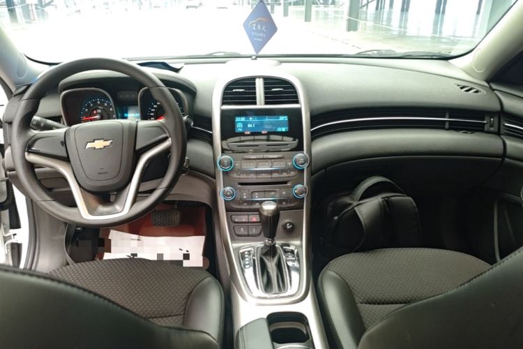 Used Chevrolet Malibu 2014 1.6T Automatic Comfort Edition Center Console