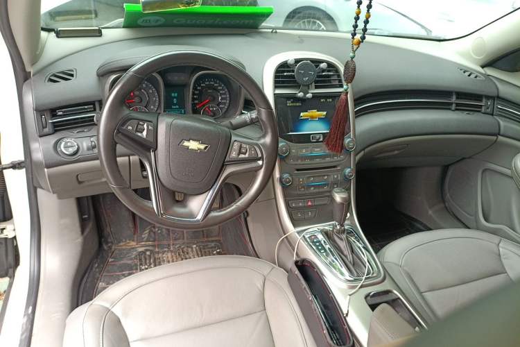 Used Chevrolet Malibu 2014 2.0L Automatic Luxury Edition Center Console