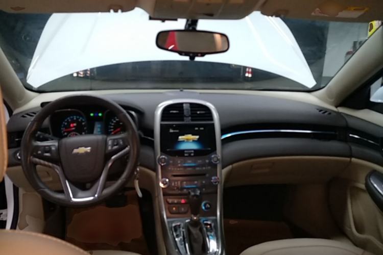 Used Chevrolet Malibu 2014 2.0L Automatic Luxury Edition Center Console