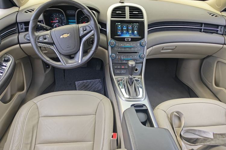 Used Chevrolet Malibu 2014 2.4L Automatic Luxury Edition Center Console