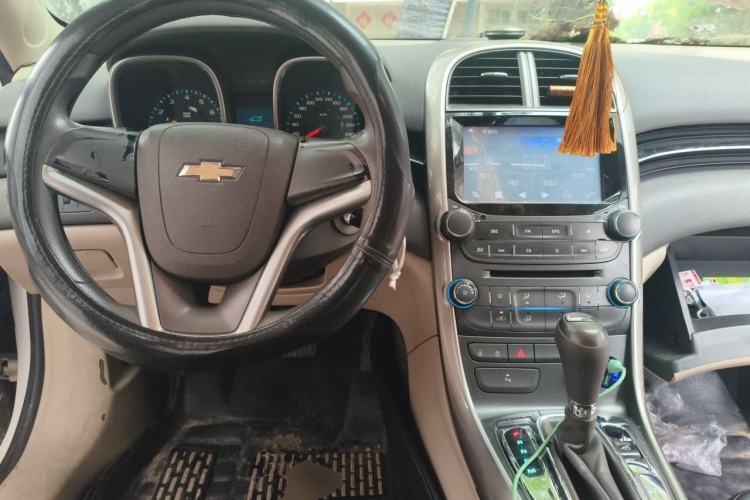 Used Chevrolet Malibu 2014 2.0L Automatic Comfort Edition Center Console