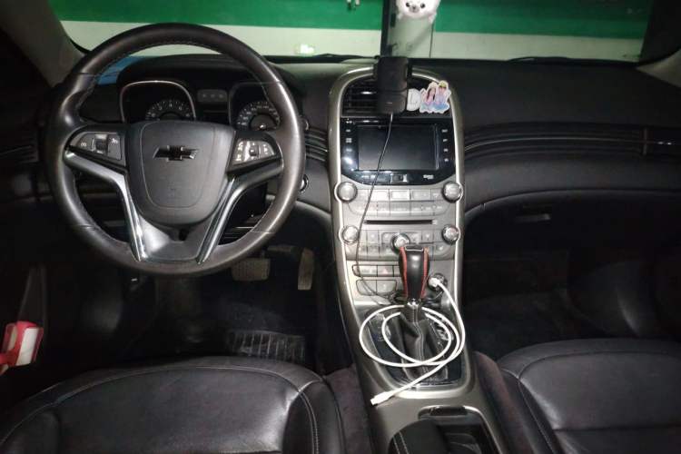 Used Chevrolet Malibu 2014 2.4L Automatic Flagship Edition Center Console