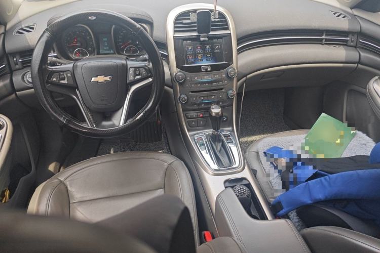 Used Chevrolet Malibu 2014 2.0L Automatic Luxury Edition Center Console