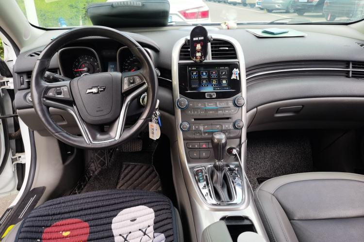 Used Chevrolet Malibu 2014 2.4L Automatic Luxury Edition Center Console