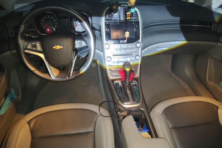Used Chevrolet Malibu 2014 2.4L Automatic Luxury Edition Center Console