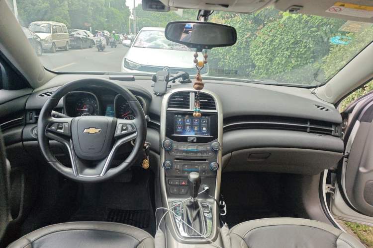 Used Chevrolet Malibu 2014 2.0L Automatic Luxury Edition Center Console