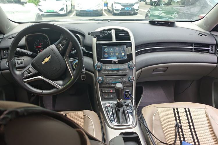 Used Chevrolet Malibu 2014 2.0L Automatic Luxury Edition Center Console