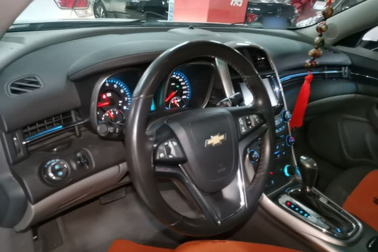 Used Chevrolet Malibu 2014 2.0L Automatic Luxury Edition Center Console