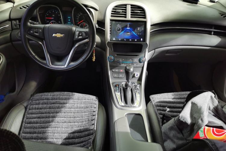 Used Chevrolet Malibu 2014 2.0L Automatic Luxury Edition Center Console