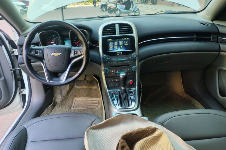 Used Chevrolet Malibu 2014 2.0L Automatic Luxury Edition Center Console