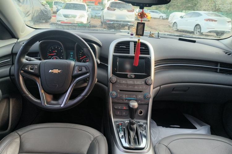 Used Chevrolet Malibu 2014 2.0L Automatic Luxury Edition Center Console