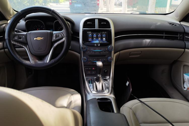 Used Chevrolet Malibu 2014 2.0L Automatic Luxury Edition Center Console