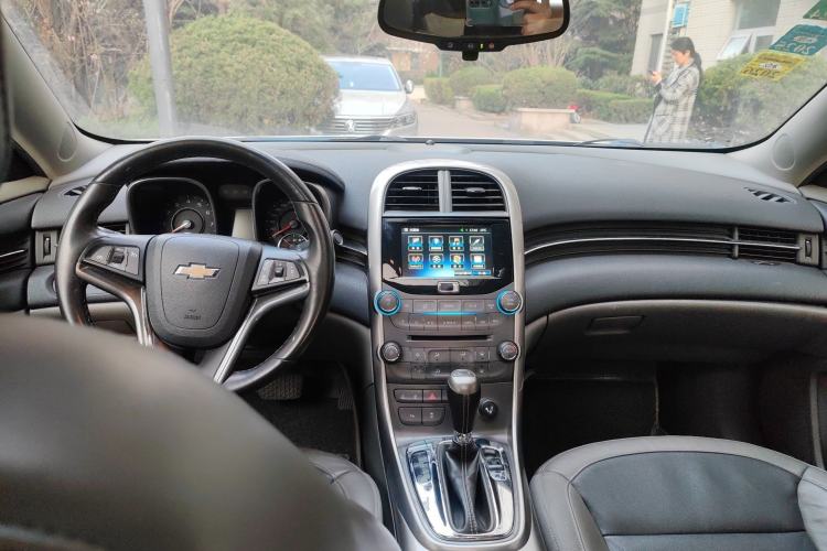 Used Chevrolet Malibu 2014 2.4L Automatic Luxury Edition Center Console