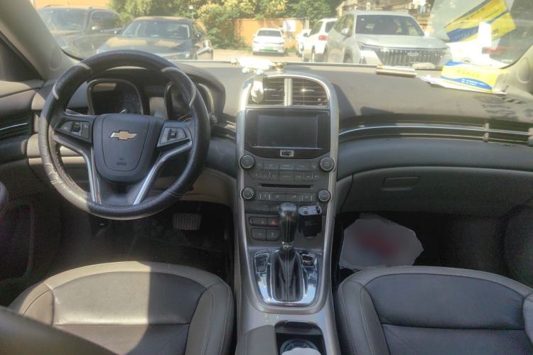 Used Chevrolet Malibu 2014 2.0L Automatic Luxury Edition Center Console