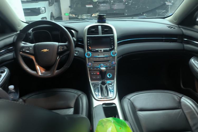 Used Chevrolet Malibu 2014 2.4L Automatic Flagship Edition Center Console