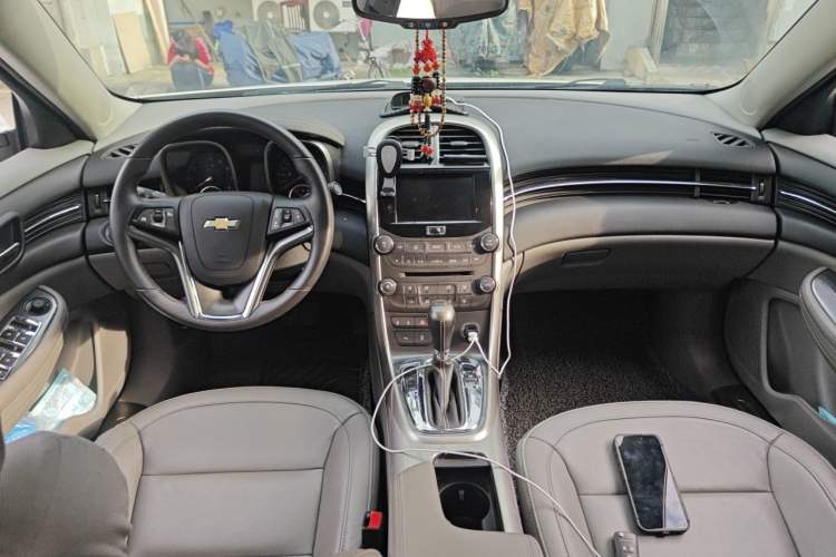 Used Chevrolet Malibu 2014 2.4L Automatic Luxury Edition Center Console