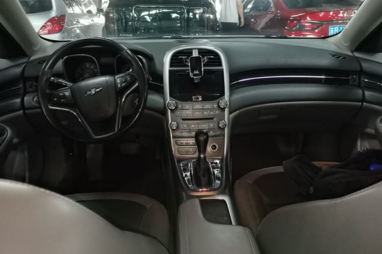 Used Chevrolet Malibu 2014 2.0L Automatic Luxury Edition Center Console
