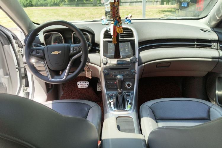 Used Chevrolet Malibu 2014 2.0L Automatic Luxury Edition Center Console