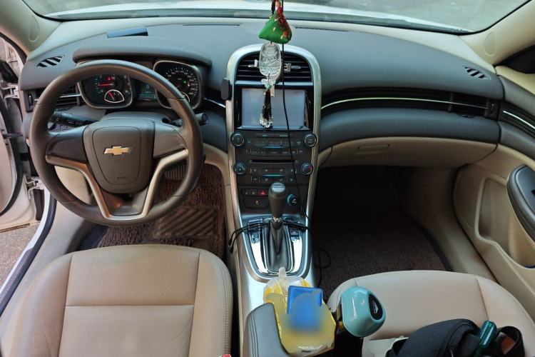 Used Chevrolet Malibu 2014 2.0L Automatic Comfort Edition Center Console