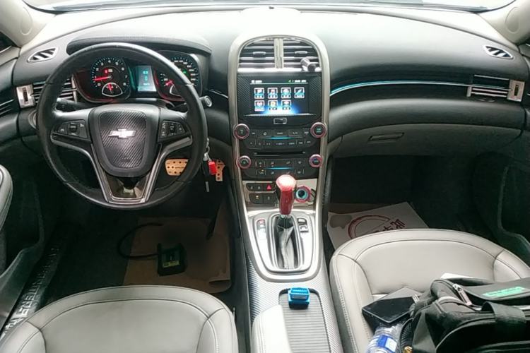 Used Chevrolet Malibu 2014 2.0L Automatic Luxury Edition Center Console